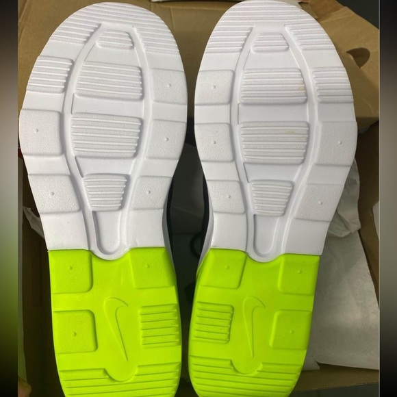 COPY - Nike Air Motion 2 - Picture 7 of 8